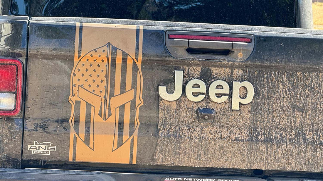 Jeep Gladiator JT tailgate with solid blackout vinyl decal installed