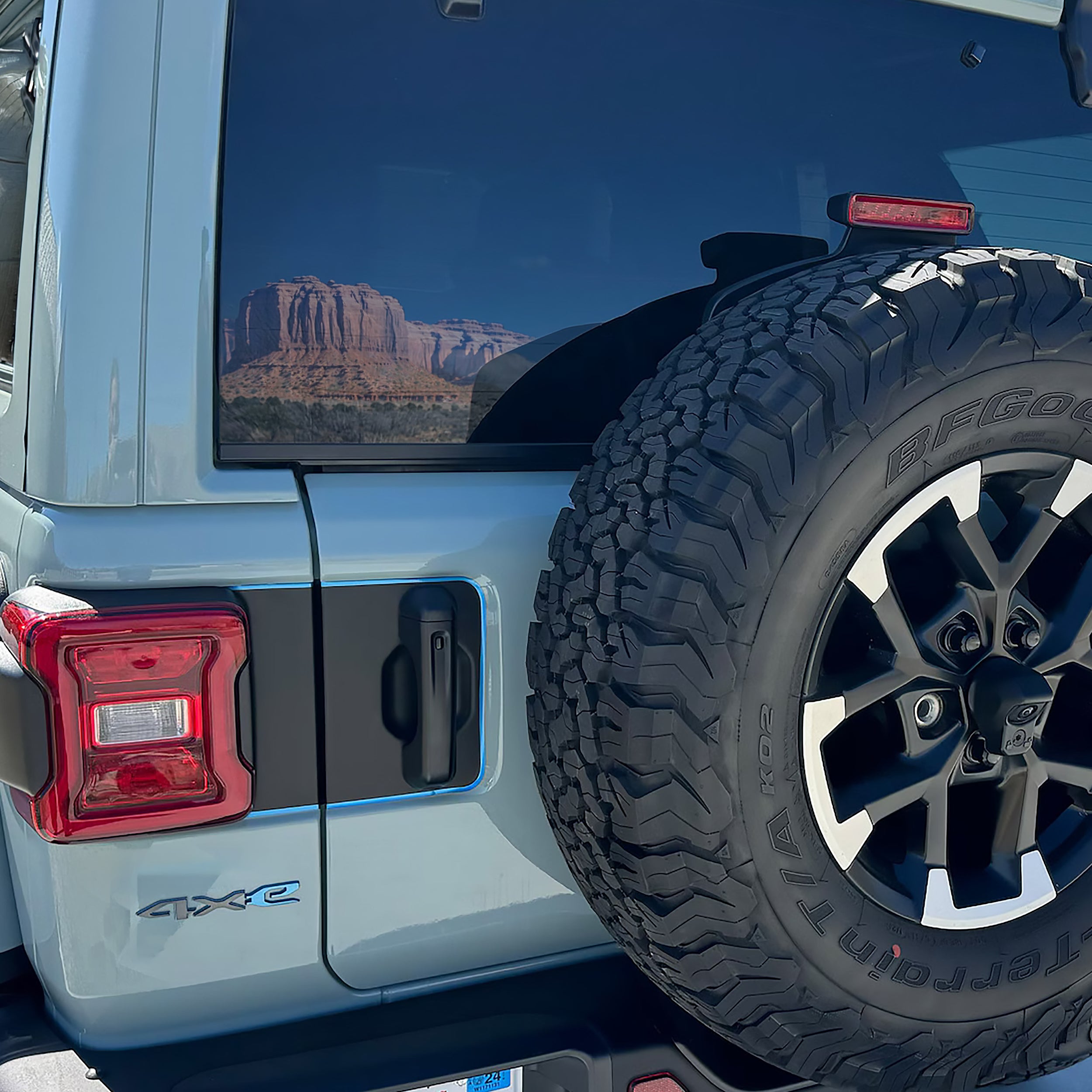 JL Rear Door Tailgate Bordered Blackout 2-Color Decal